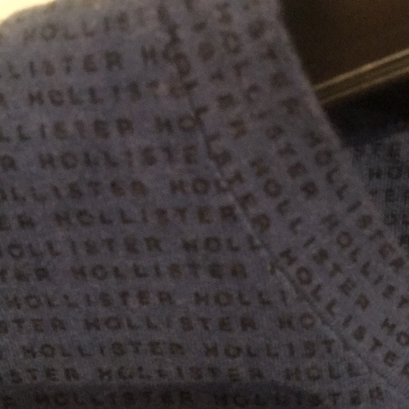 Hollister Must-Have Collection Dark Blue 100 percent cotton shirt - Picture 4 of 4